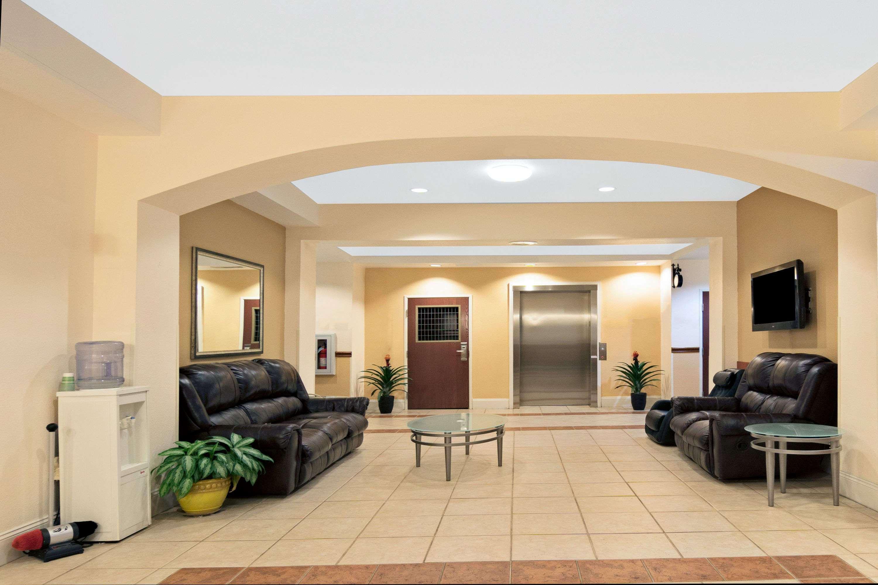 Super 8 By Wyndham Austin/Airport South Exterior foto