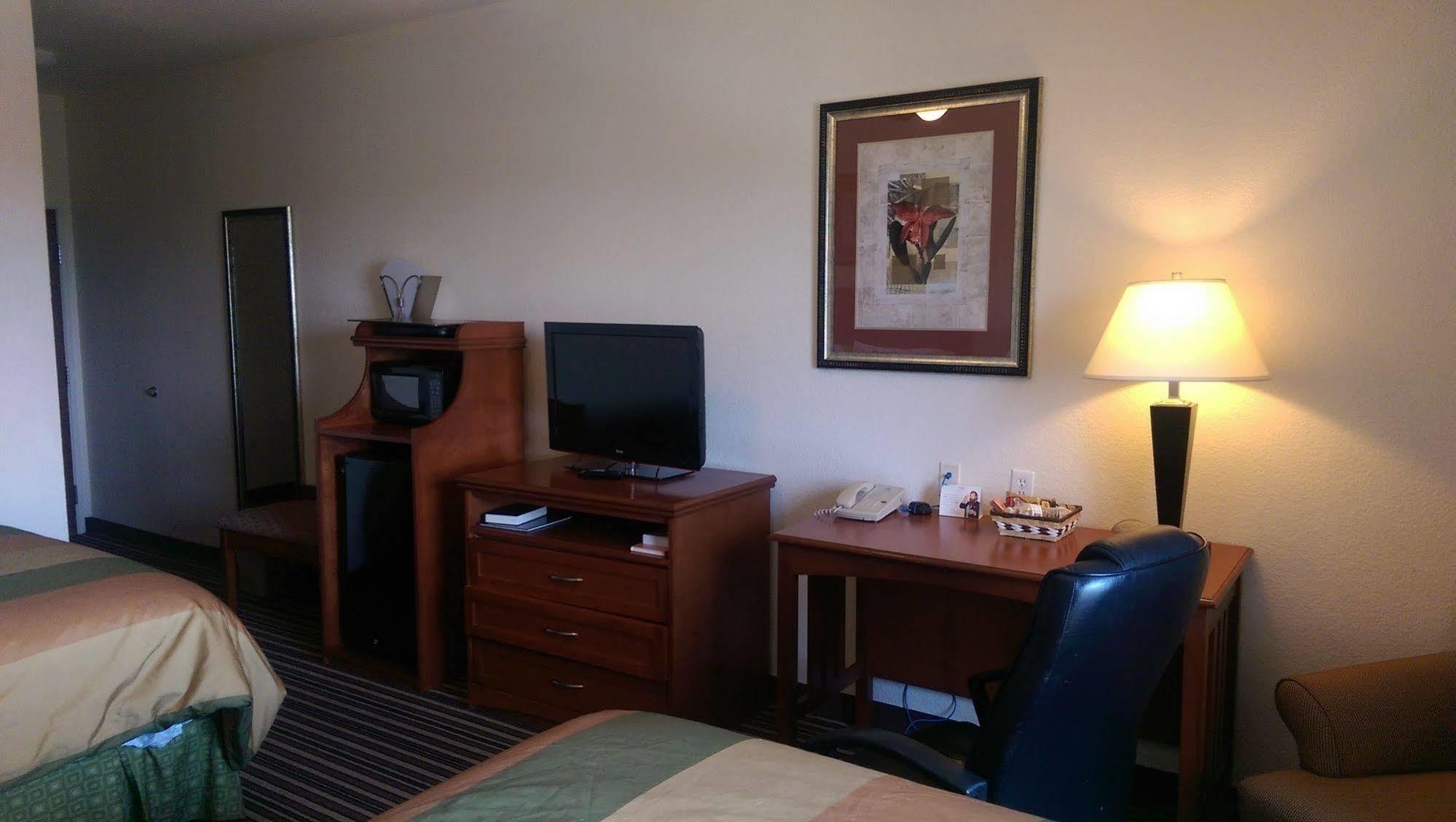 Super 8 By Wyndham Austin/Airport South Exterior foto